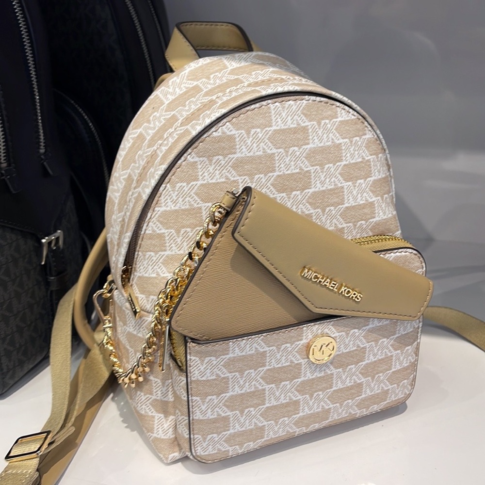 MICHAEL KORS
Maisie Extra-Small Logo 2-in-1 Backpack
Camel 
NWT - Picture 15 of 16